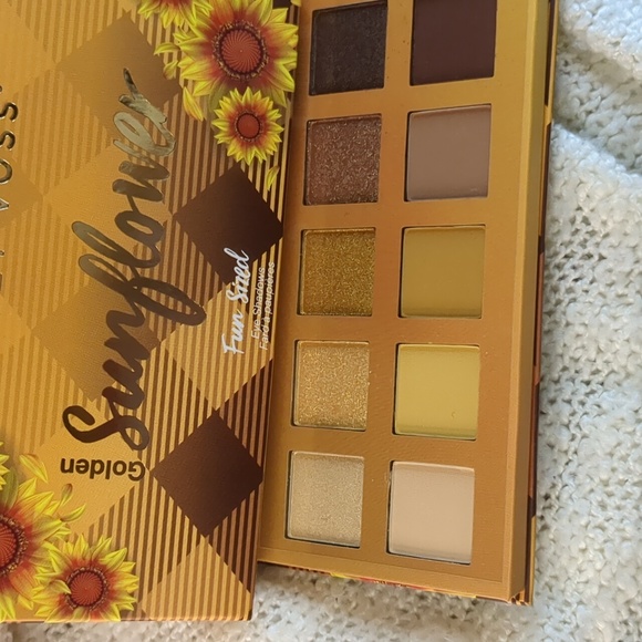 Violet Voss Sunflower Eyeshadow Palette, 10 x 1.2g/0.04oz per shade - Picture 3 of 14